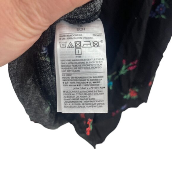 Old Navy Womens Floral Black Off The Shoulder Blouse XS Rayon Cottage core - Picture 3 of 5